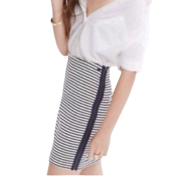 Madewell Dresses & Skirts - MADEWELL, NAUTICAL, SIDE ZIP SKIRT. NAVY & WHITE STRIPED, STRETCH SKIRT.SIZE XS